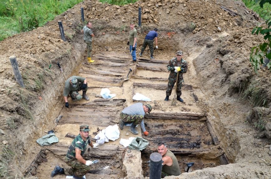 Розкопки поховання жертв пол_трепрес_й на Дрогобиччин_ 1