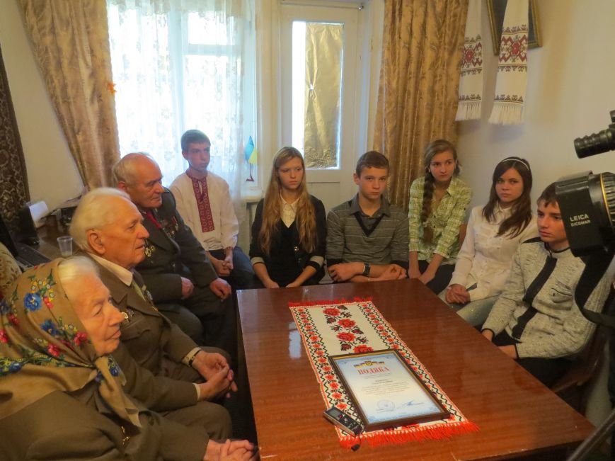 Учні спілкуються з Мартинюками Учні спілкуються з Мартинюками