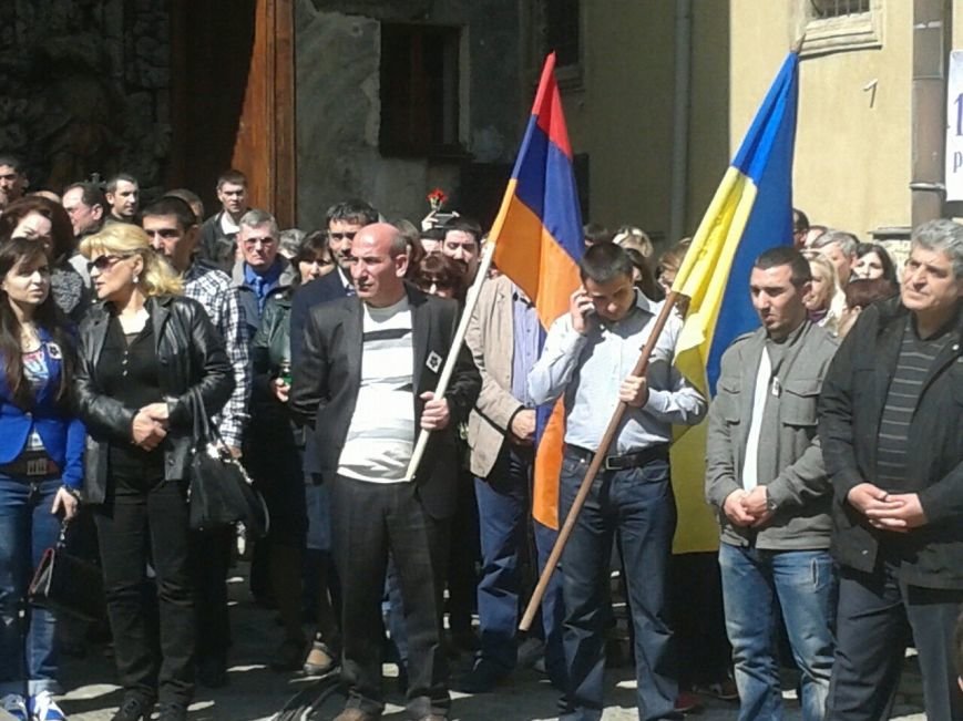 Сотні львів'ян вшанували пам'ять жертв геноциду вірмен (ФОТОРЕПОРТАЖ) (фото) - фото 3
