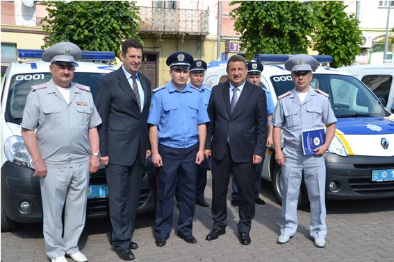 Реформа міліції на Львівщині: перший пішов (фото) - фото 1 Реформа міліції на Львівщині: перший пішов (фото) - фото 1