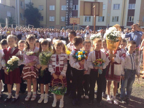 Свято першого дзвоника у львівських школах. Як це було (ФОТОРЕПОРТАЖ) (фото) - фото 2