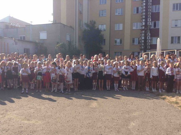 Свято першого дзвоника у львівських школах. Як це було (ФОТОРЕПОРТАЖ) (фото) - фото 2