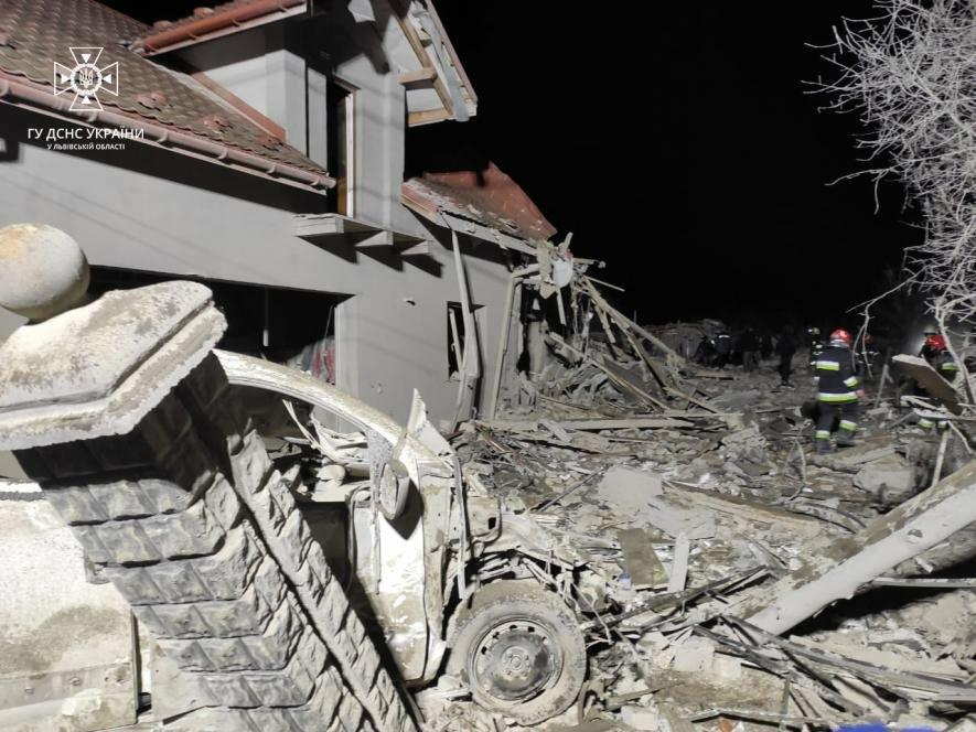 У мережі опублікували відео з місця ракетного обстрілу житлових будинків на Львівщині, - ВІДЕО