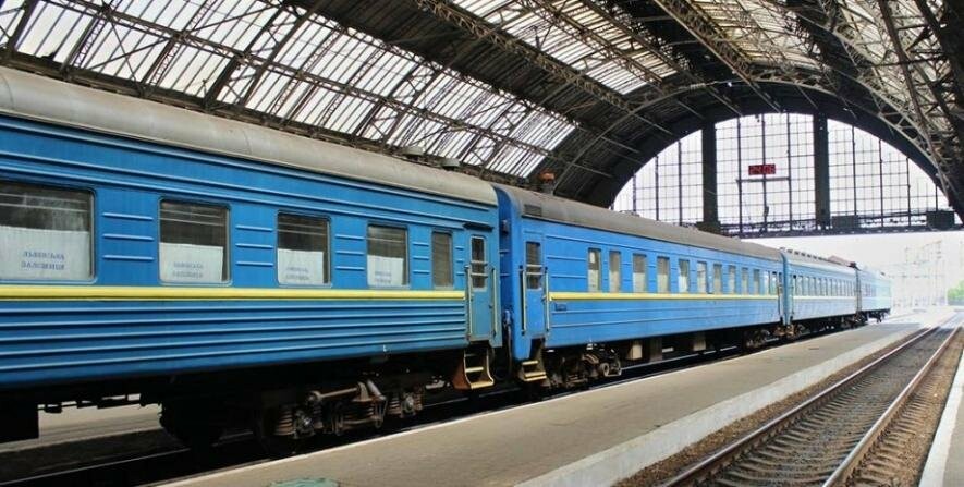 Із 26 серпня приміські потяги, що їздять через Львів, курсуватимуть зі змінами: перелік 