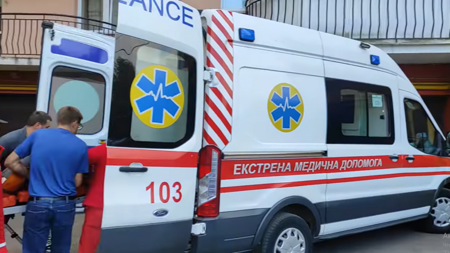 Дружину волонтера, у якого проводили обшуки, забрали в лікарню, - ВІДЕО