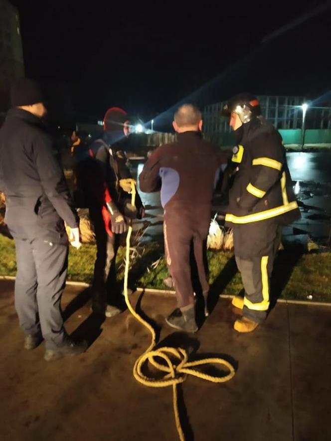У Львові троє чоловіків провалилися під кригу в озері на Стрийській: один загинув