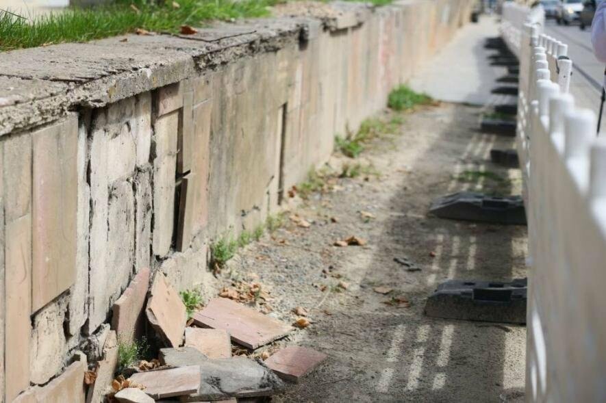 Під час демонтажу аварійної стінки на вулиці Бандери виявили кістки: до робіт залучатимуть археологів