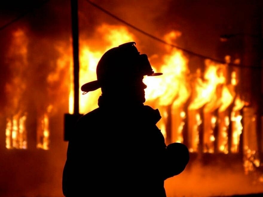  Поблизу Львова під час пожежі в будинку ледь не згоріла жінка 