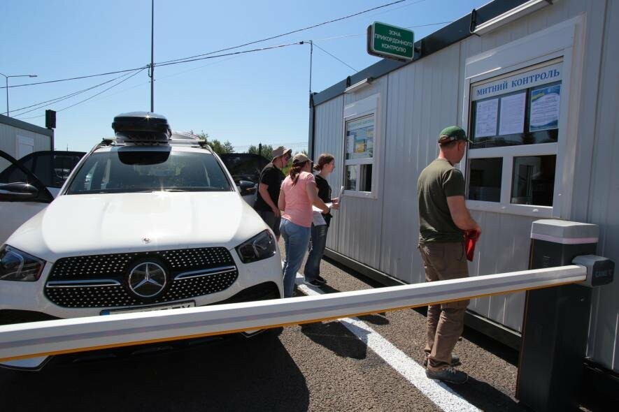Як працюють пункти пропуску на Львівщині: коротка інформація про кожен 