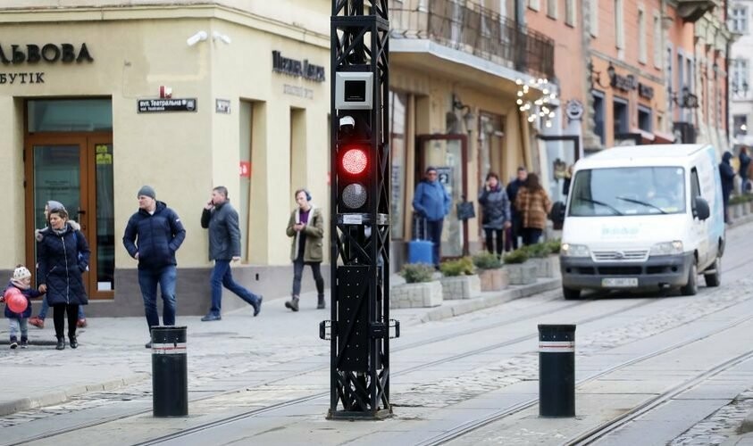 З вересня у Львові почнуть діяти нові правила перебування авто у пішохідні зоні міста 