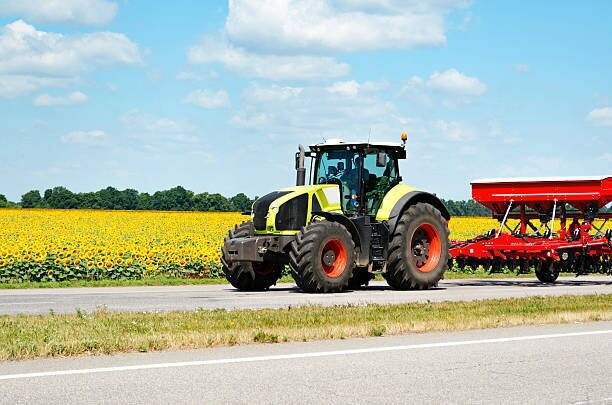 В Україні зняли обмеження для руху великогабаритної сільськогосподарської техніки