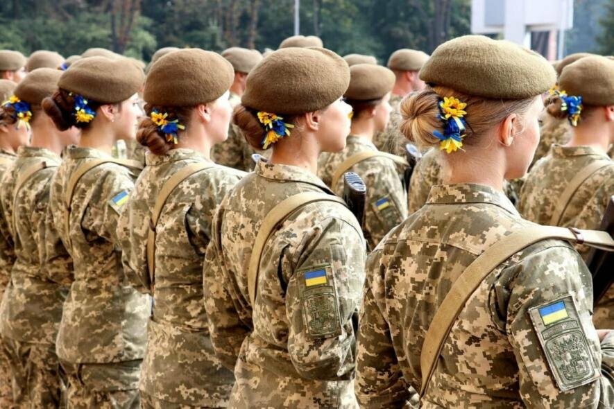 Військовий облік жінок та виїзд за кордон із 1 жовтня: Маляр опублікувала офіційну інформацію 