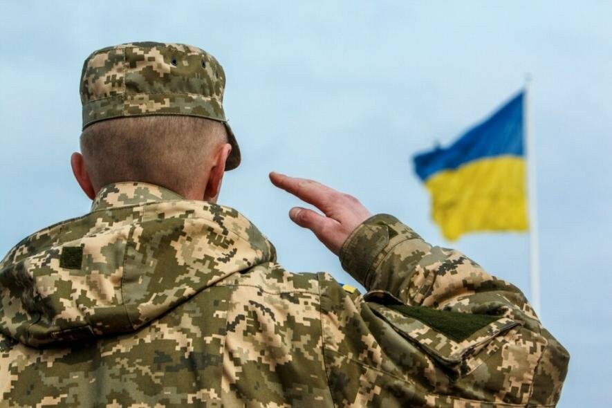 В Україні продовжили дію воєнного стану та мобілізацію 