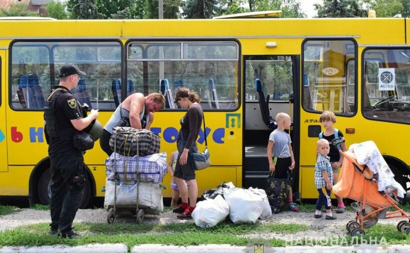 Уряд озвучив план дій для тих, хто планує евакуюватись з Донеччини