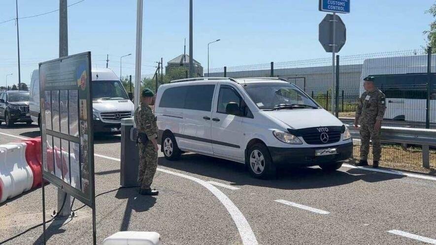 Через пункти пропуску на Львівщині за місяць повернулися понад півмільйона українців, - Козицький 