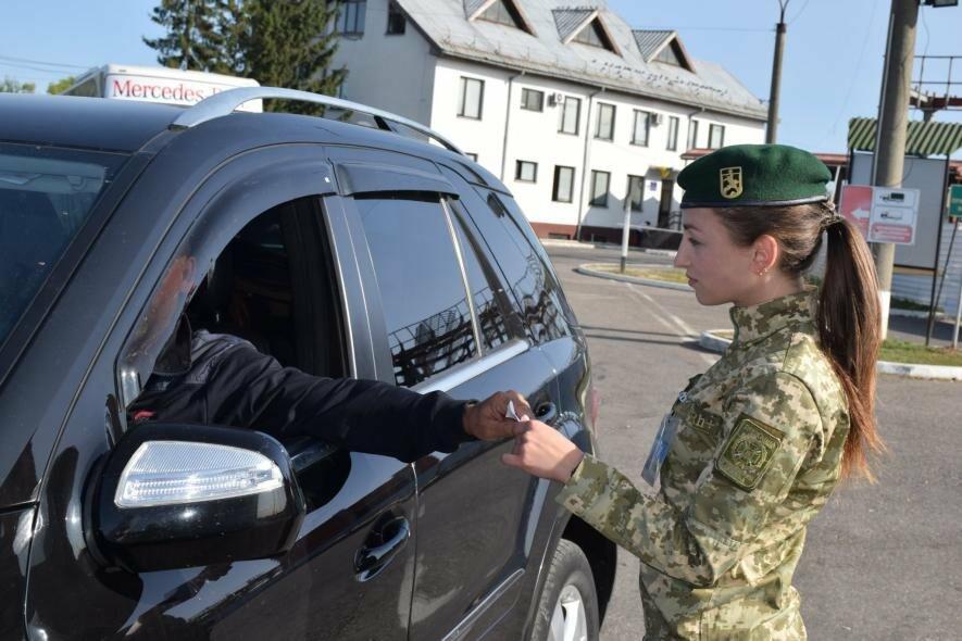 Більше жителів повертаються до України, аніж виїжджають: ситуація у пунктах пропуску на західному кордоні 