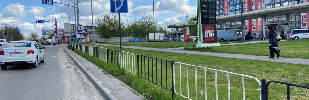 У Львові демонтують вуличне огородження на ще кількох вулицях