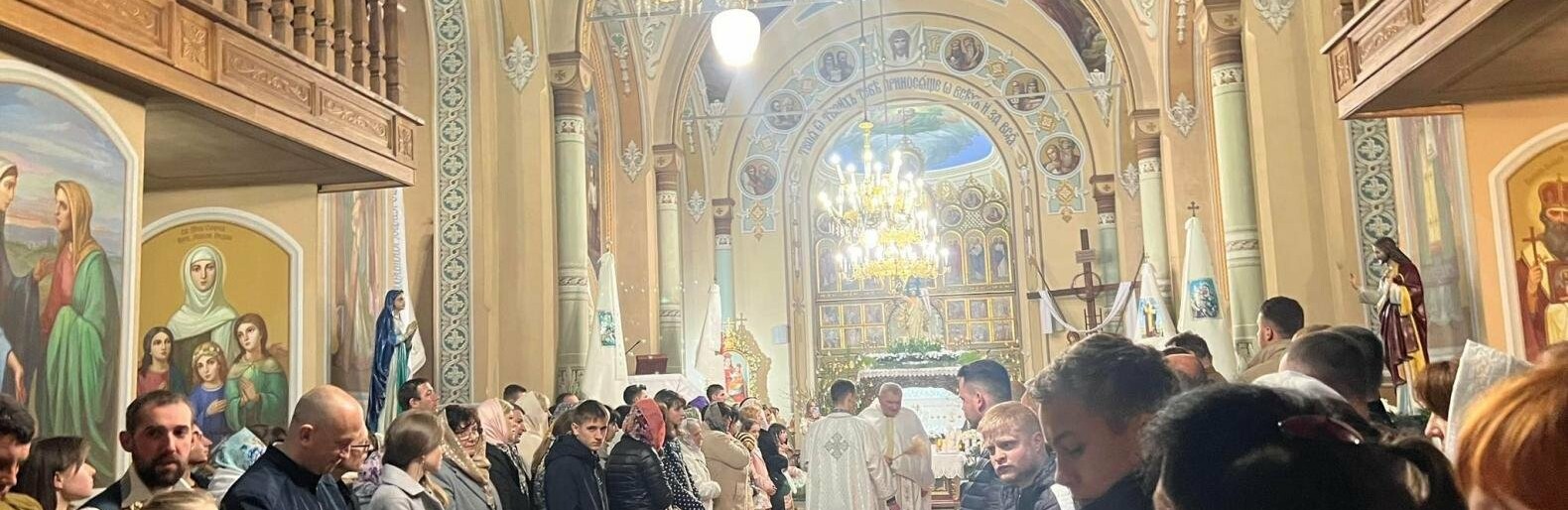 Як у львівській церкві святили паски на Великдень, - ФОТО