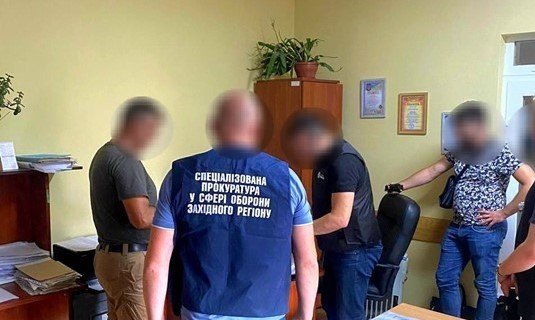 Офіцерка ТЦК на Львівщині за 1000 доларів обіцяла позбавити призову