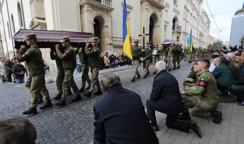 Сьогодні Львів попрощається із трьома загиблими Героями