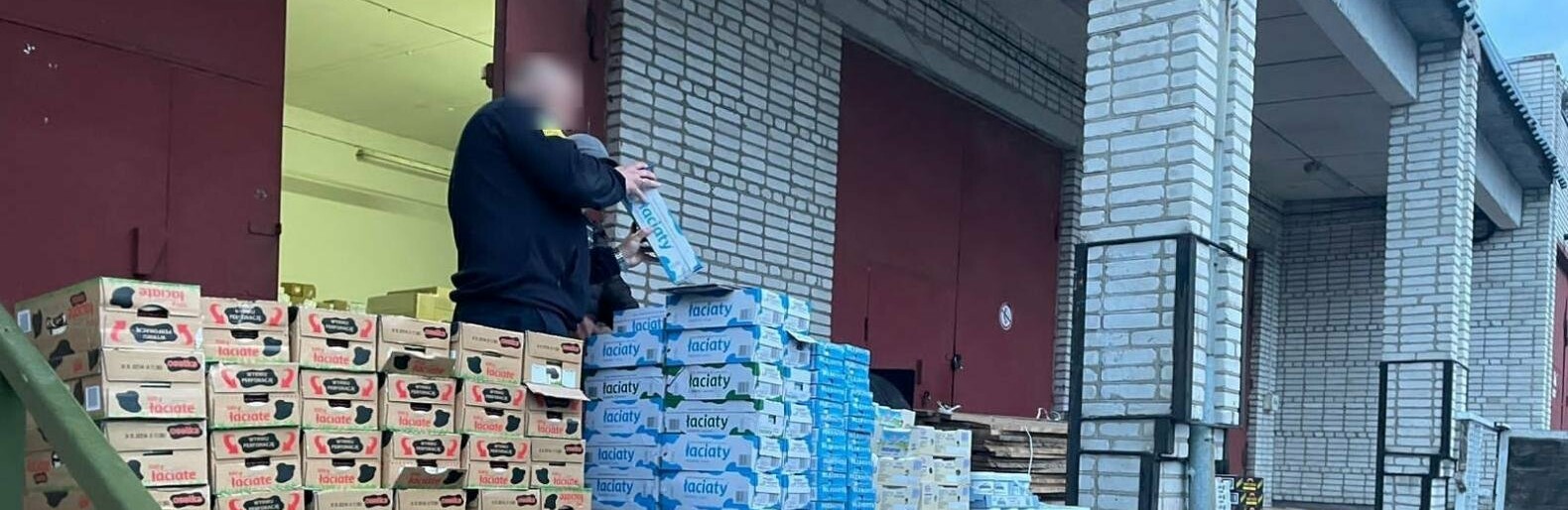У схованках в мікроавтобусі на Львівщину через кордон везли тонну 