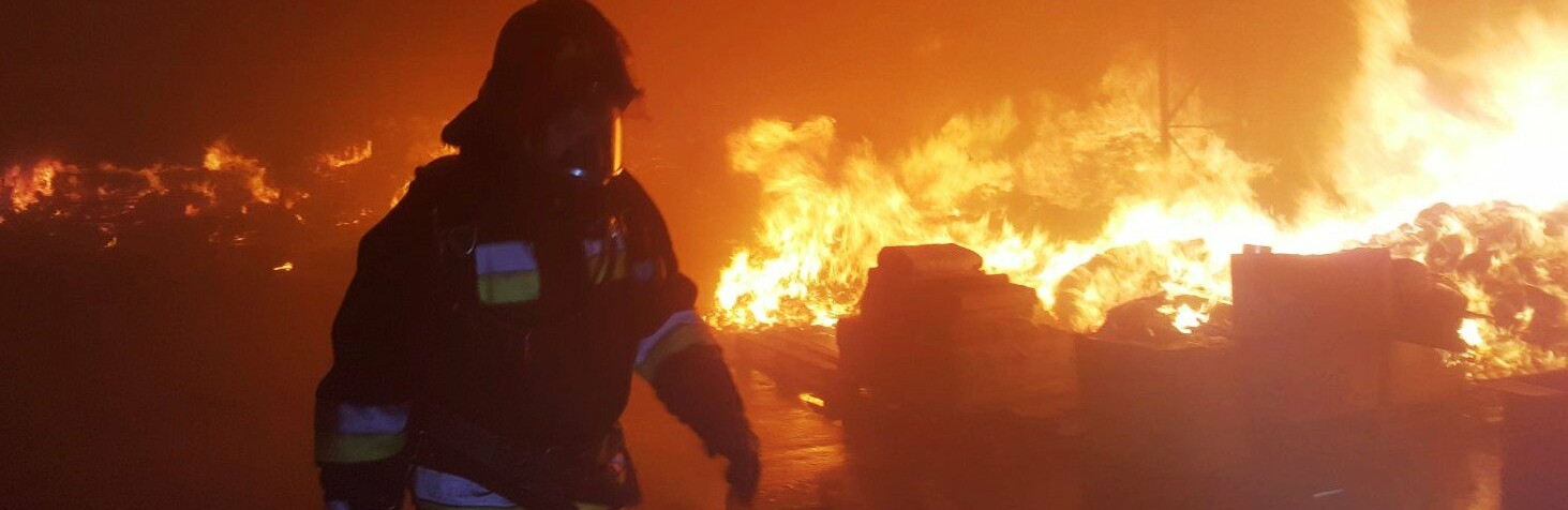 На Львівщині пожежа ледь не знищила будинок, - ФОТО