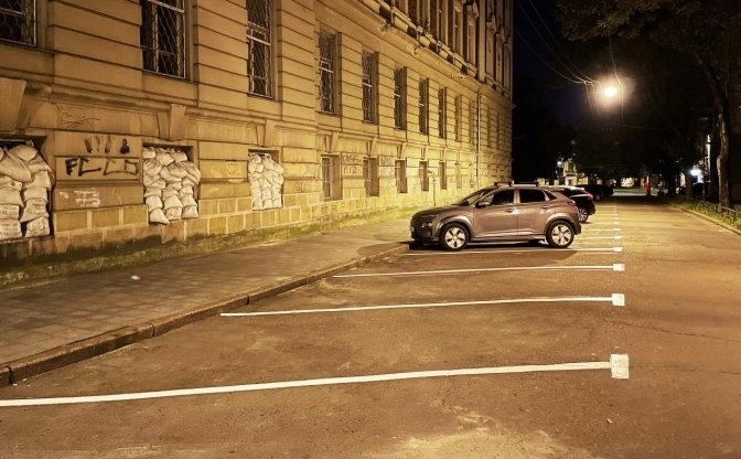 У Львові оновили розмітку на низці паркувальних майданчиках
