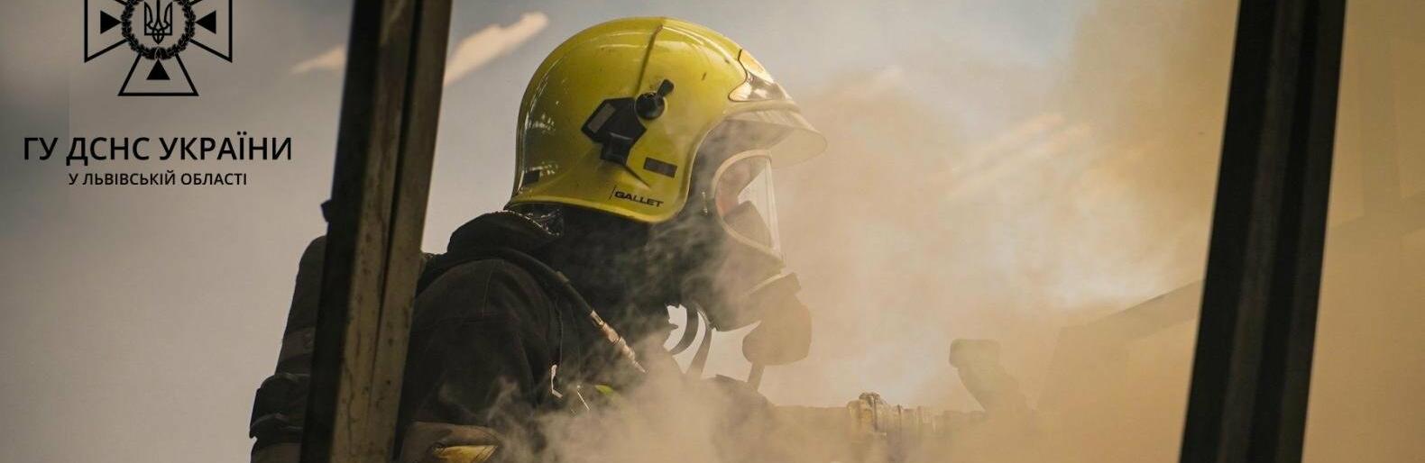На Львівщині горіла вантажівка з хімічними речовинами, - ФОТО