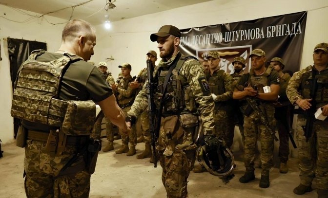 Генерал Сирський нагородив львівських десантників, - ВІДЕО