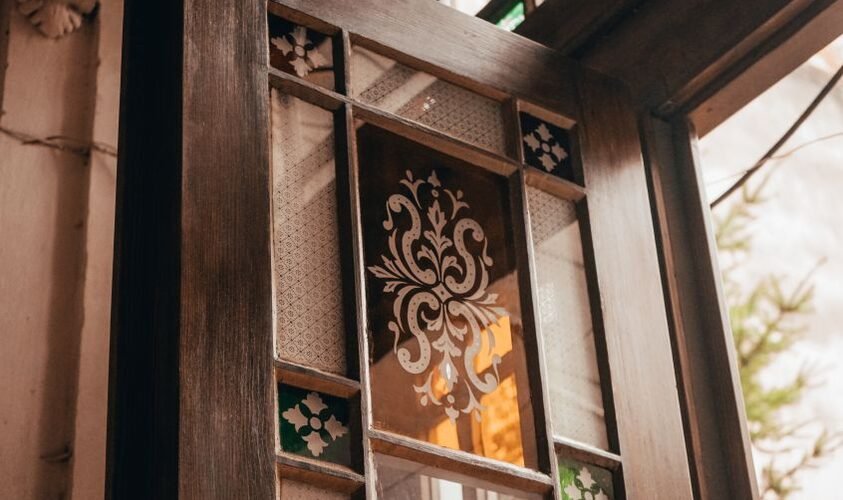 У центрі Львова відновили історичні двері з вітражами, - ФОТО