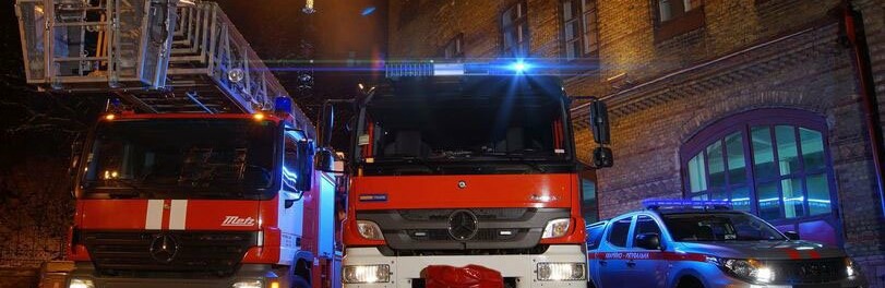 Рятувальники у Львові через балкон дісталися літнього чоловіка, який потребував допомоги