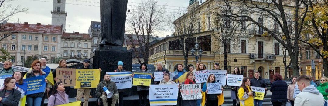 У Львові пікетувальники зібралися біля пам'ятника Шевченку та під стінами ОВА, - ФОТО