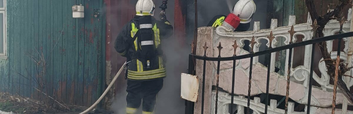 На Львівщині майже згорів дерев'яний будинок, - ФОТО