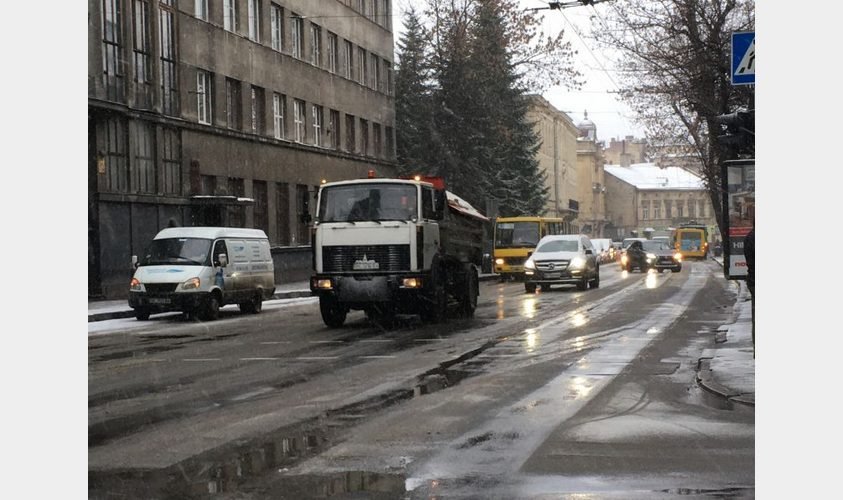 Вночі у Львові працювало 12 одиниць техніки