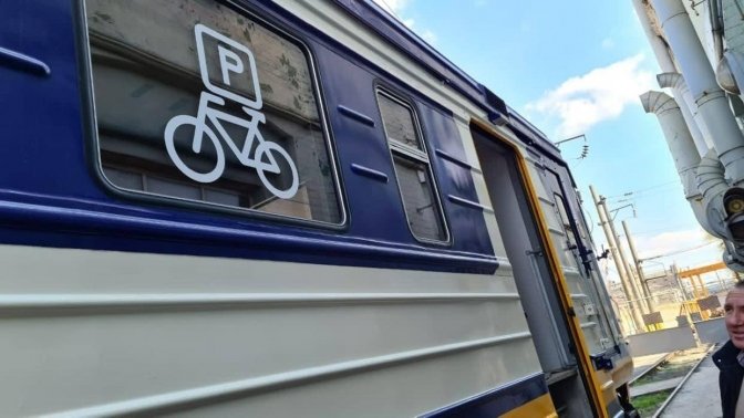 Зі Львова курсуватиме новий потяг до Карпат з велостійками