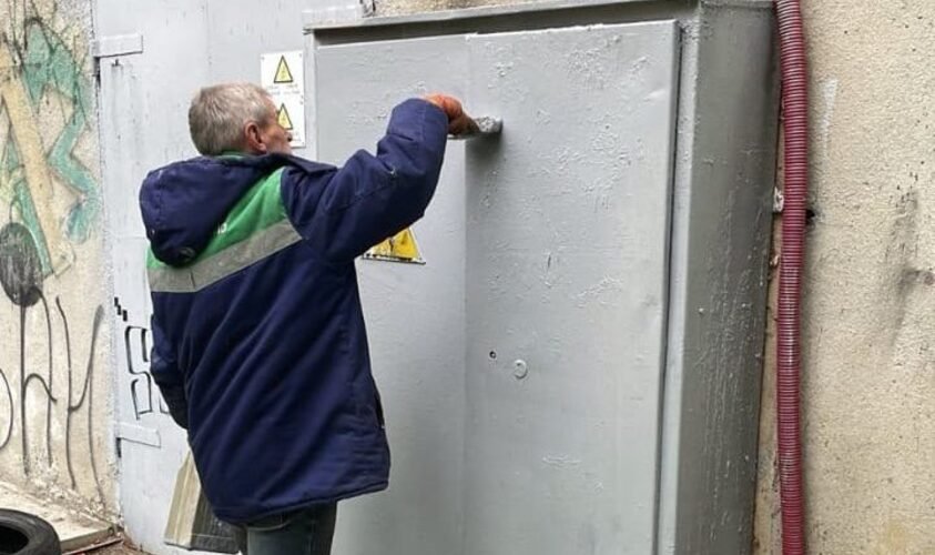 У Львові невідомі псують обладнання вуличного освітлення — мешканців просять повідомляти поліцію