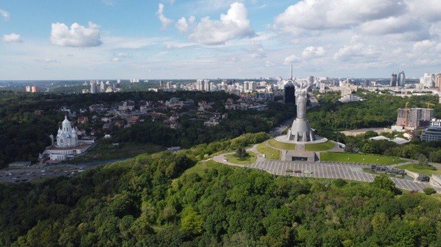 Як ботсад ім.Гришко виживає під час війни та береже пам'ять про українських героїв