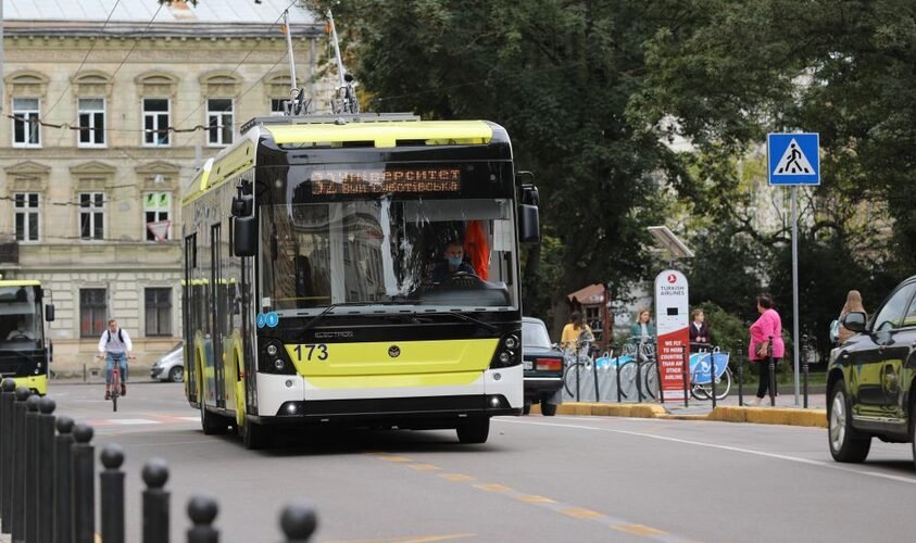 У Львові бракує водіїв електротранспорту: охочих запрошують на безкоштовне навчання