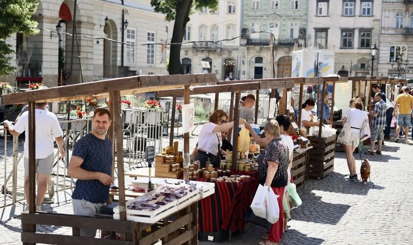 Сьогодні останній день роботи Фермерського ярмарку у центрі Львова