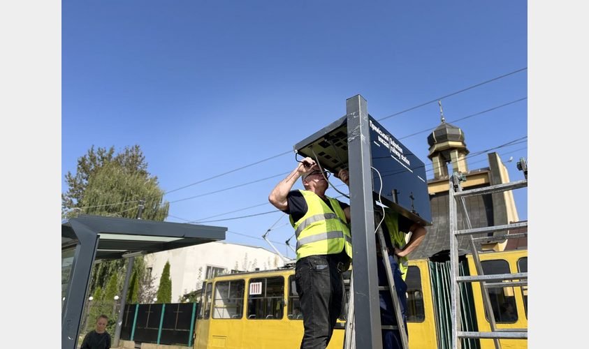 У Львові біля Приміського вокзалу запрацювало електронне табло