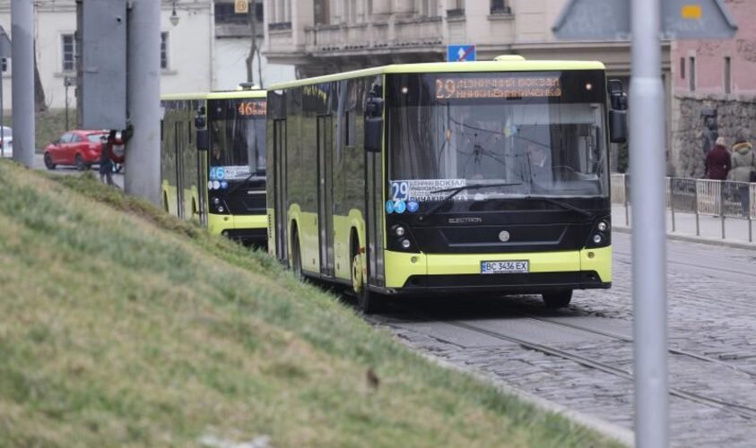 1 листопада у Львові збільшать кількість транспорту до кладовищ