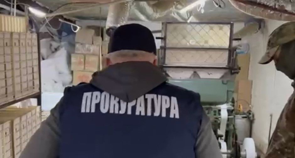 Львівщина стала ринком збуту для підпільної фабрики цигарок з Одещини, - ФОТО