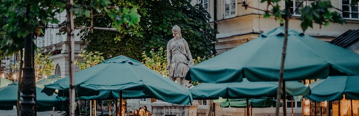 У Львові на літніх майданчиках дозволили продаж алкоголю