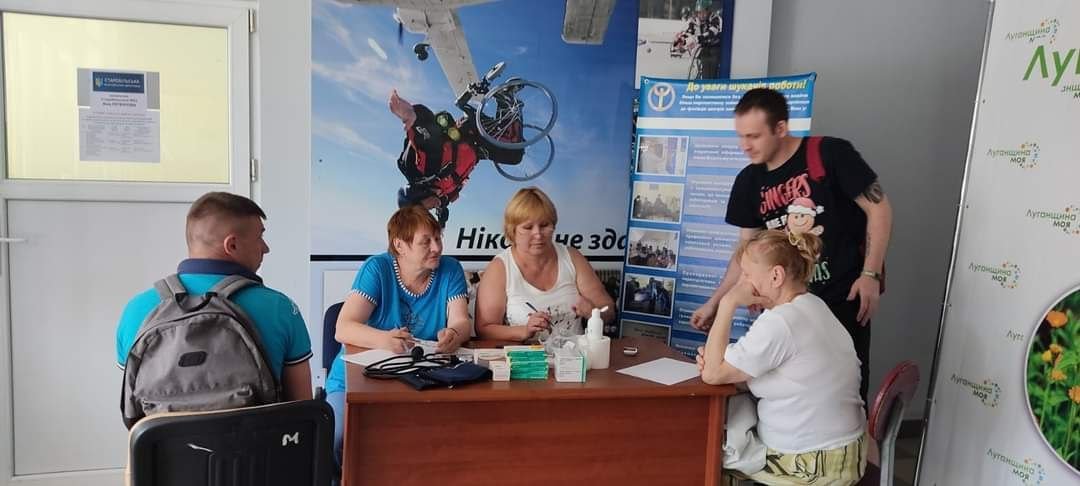 У Львові переселенці з Луганщини можуть отримати засоби гігієни, одяг, продукти харчування: де саме та коли