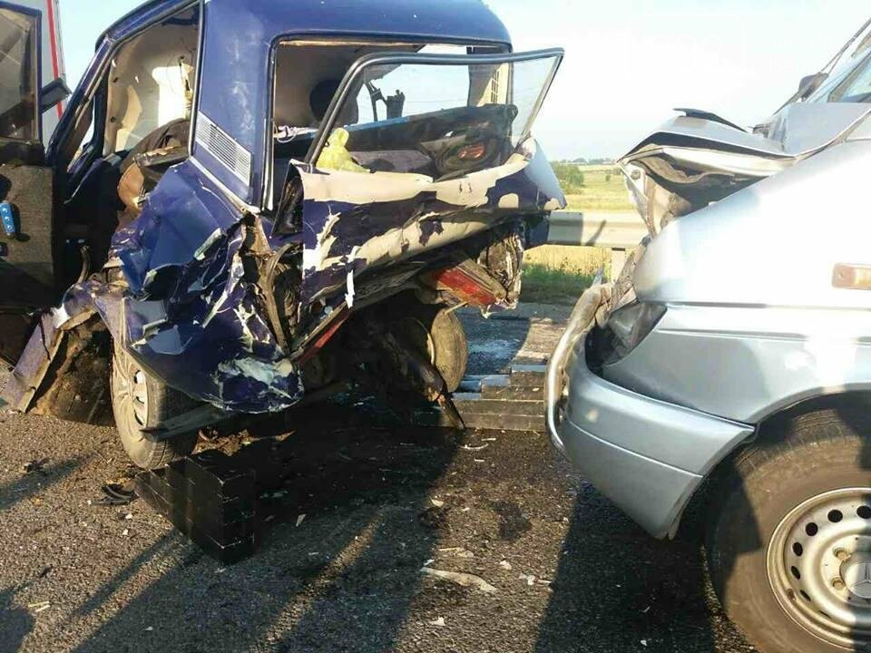 Фото з місця ДТП. Джерело фото: прес-служба ГУ ДСНС України у Львів... Фото з місця ДТП. Джерело фото: прес-служба ГУ ДСНС України у Львівській області