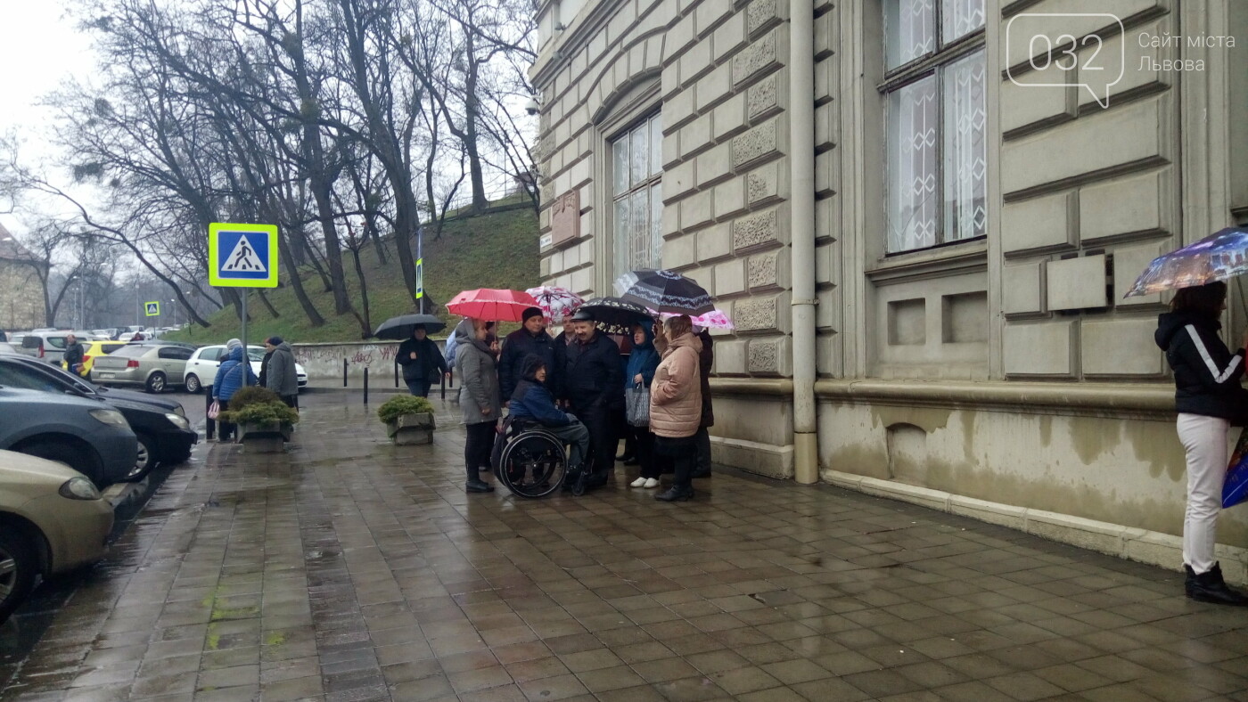 Пікет "Орієнтиру" біля ЛОДА, фото: 032.ua