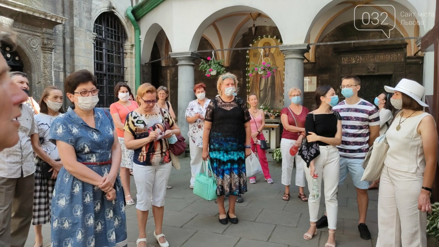 Назарій Лоштин проводить екскурсію, фото 032.ua Назарій Лоштин проводить екскурсію, фото 032.ua