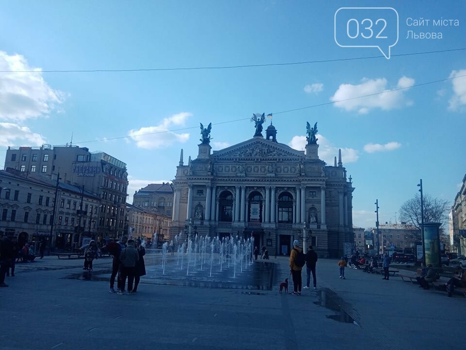 Фонтан біля Львівської опери, Фото: 032.ua