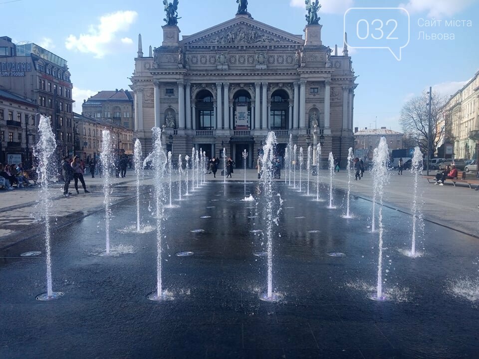 Фонтан біля Львівської опери, Фото: 032.ua