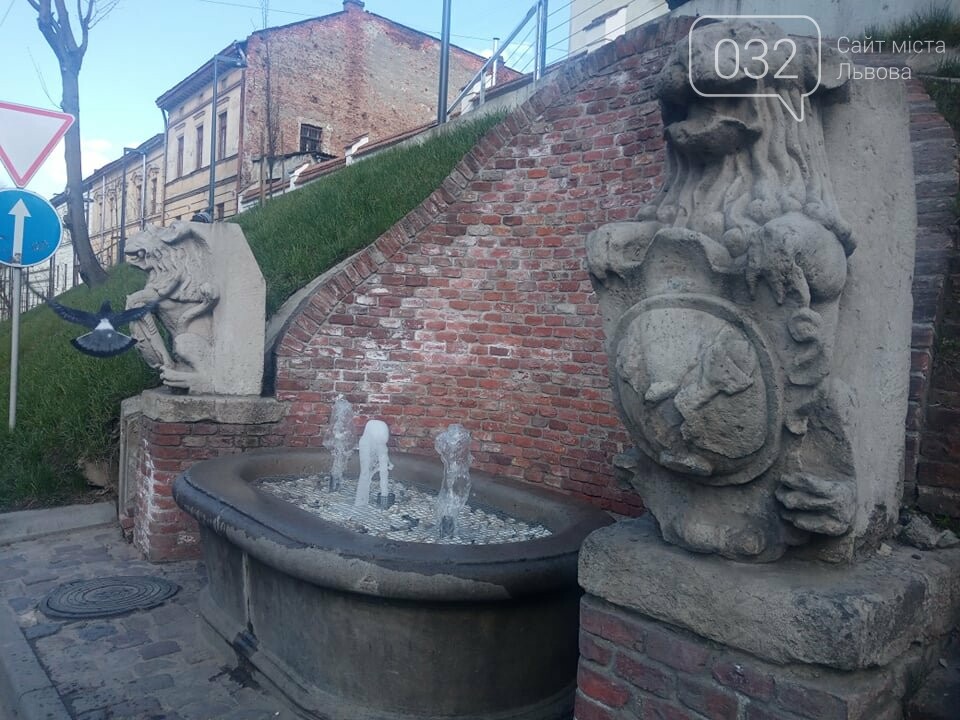 Фонтан "Криниця з левами", Фото: 032.ua